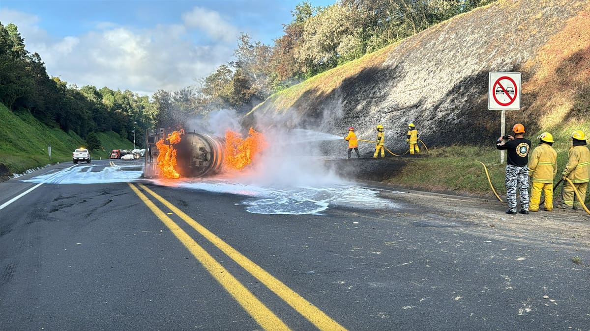 Accidente de pipa con combustible en la México-Tuxpan.