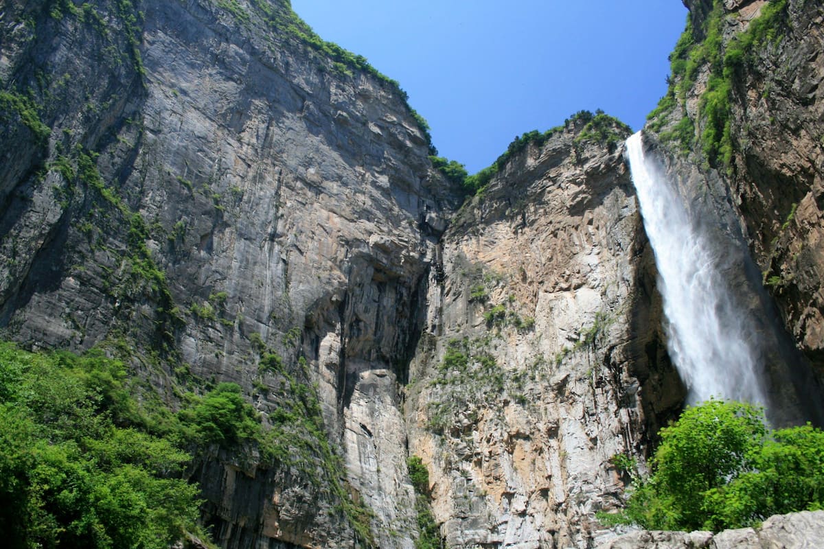 La famosa cascada Yuntai en China atrae atención con video Viral que revela suministro de agua artificial