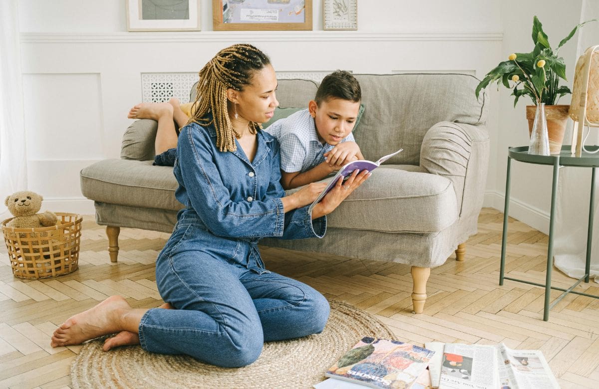 “Querer ser la mamá perfecta” puede detonar ansiedad, culpa y agotamiento emocional constante, advierten especialistas | Foto: Especial (canva)