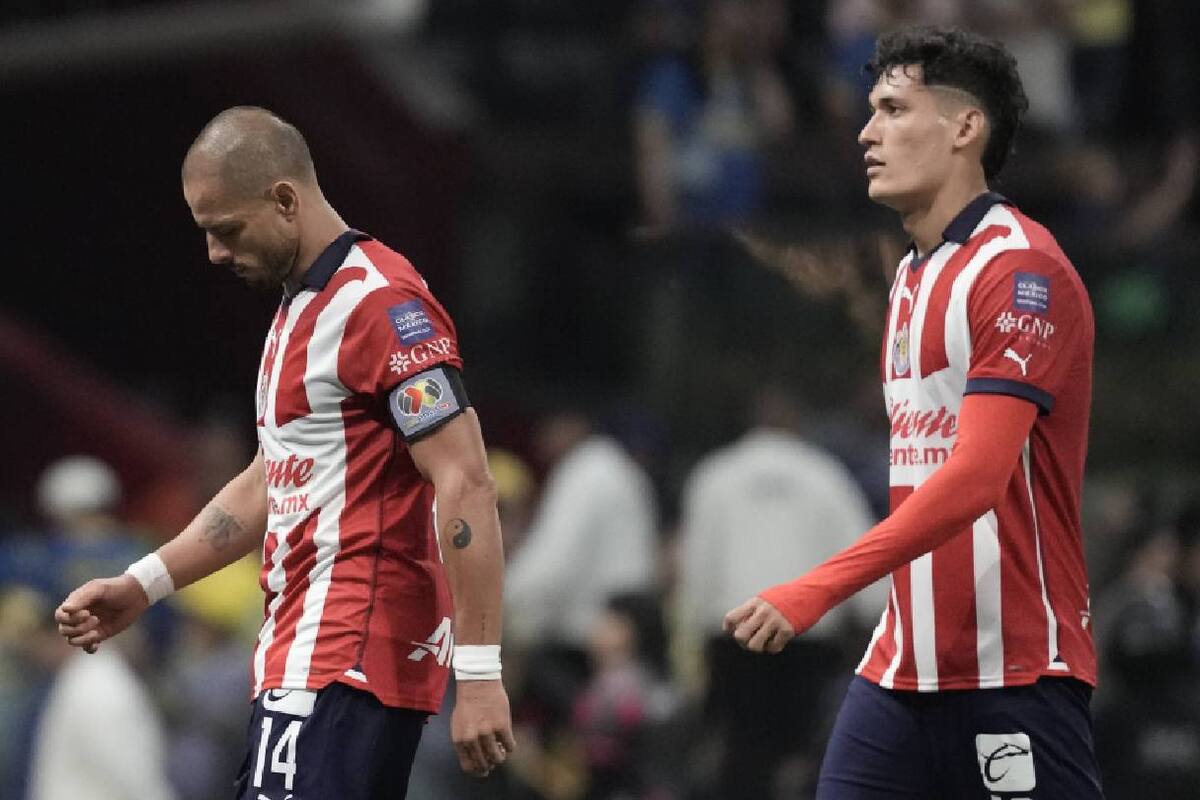 ¿Baja para Chivas? "Chicharito" se perdería el duelo ante Tigres por lesión
