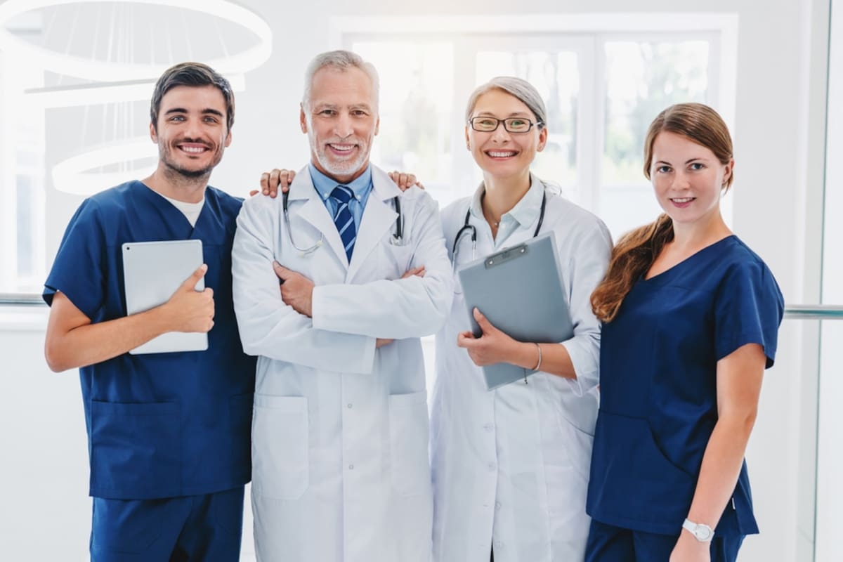 México enfrenta déficit de médicos generales y especialistas