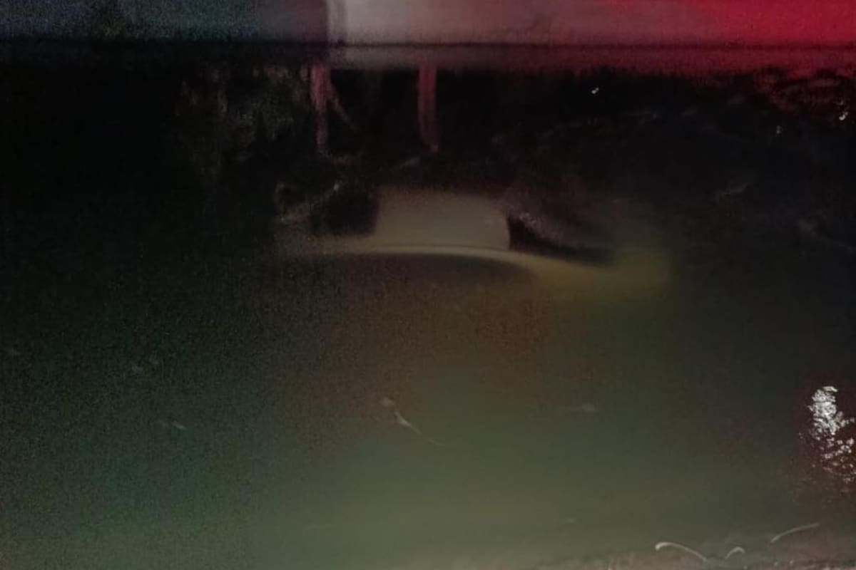 Cae con su carro a un canal en ejido Coronitas y desaparece; tras la búsqueda no se encontró al conductor