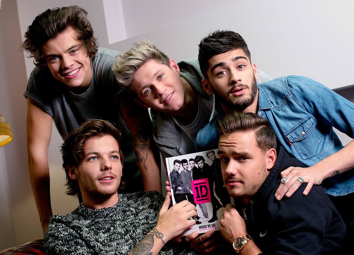 LONDON, ENGLAND - NOVEMBER 18: (EXCLUSIVE COVERAGE) Harry Styles, Louis Tomlinson, Niall Horan, Zayn Malik and Liam Payne of One Direction attends the booksigning of One Direction's new book 'Where We Are' held at Alexandra Palace on November 18, 2013 in London, England. (Photo by Karwai Tang/WireImage)