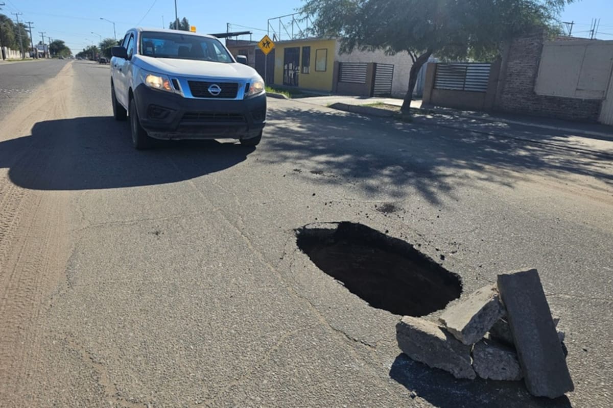 Aparece otro socavón en calles de San Luis