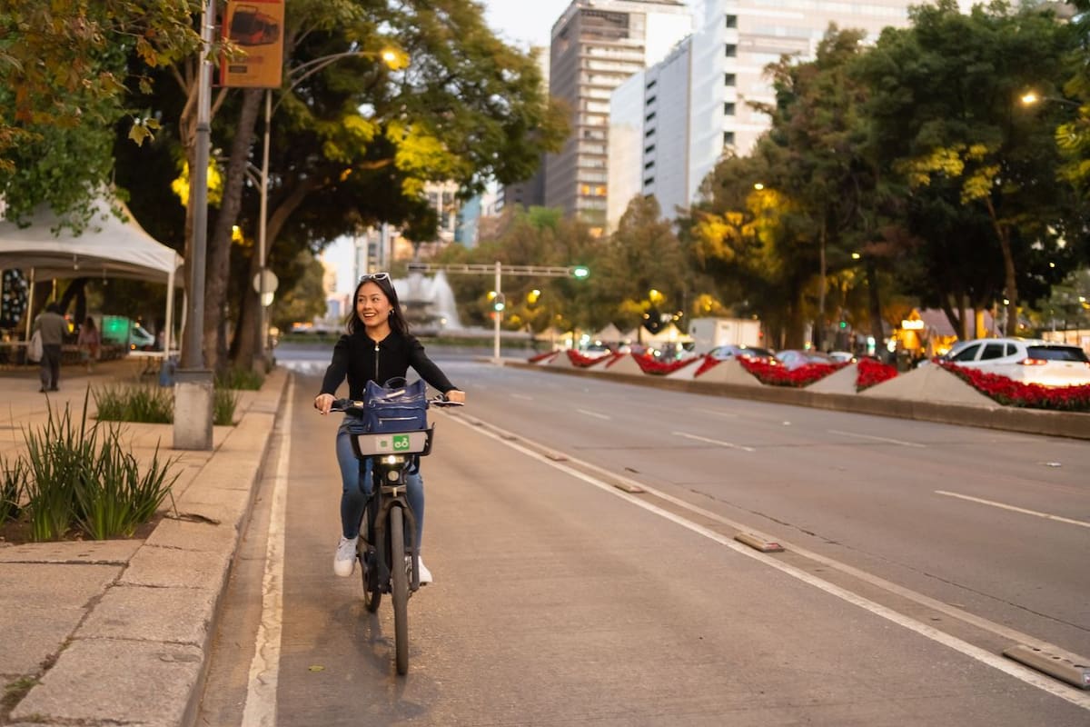 A partir del 1 de julio los vehículos eléctricos que se compren, como scooters, deberán salir registrados desde la tienda y esta medida no aplica para bicicletas eléctricas con motor pequeño asistido. | Foto: Pexels