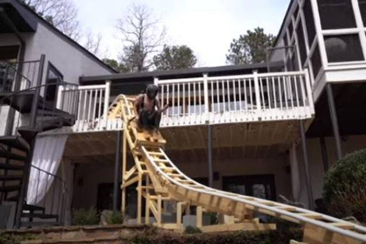 VIDEO: Hombre hace su propia "montaña rusa" en el patio de su casa