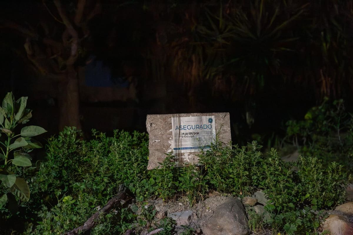 La vivienda contaba con sellos oficiales y presuntamente era utilizada como picadero; se localizaron casquillos de distintos calibres. Foto: Border Zoom