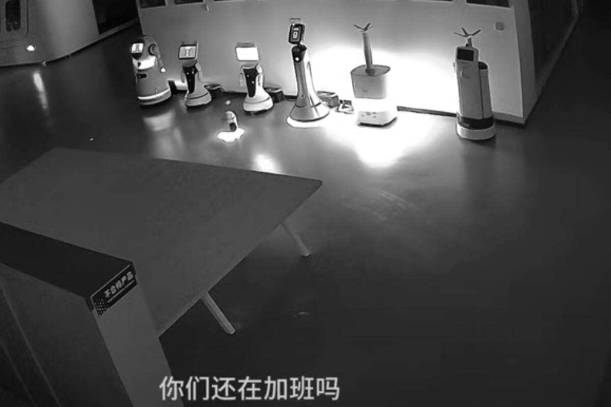 Un robot de IA intenta convencer a sus compañeros robots de renunciar y “volver a casa”.