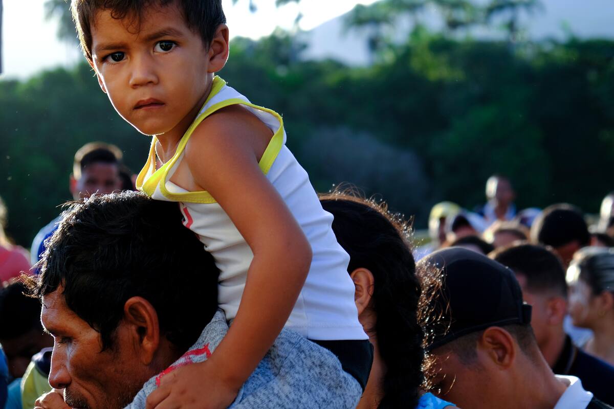 Abre Venezuela frontera con Colombia