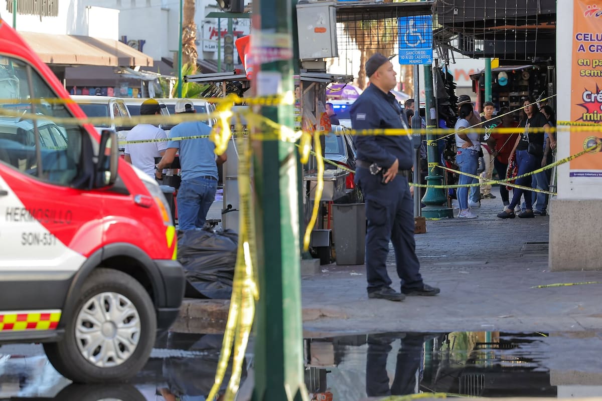 Controlado incendio en tienda Waldo’s en el centro de Hermosillo, informan autoridades