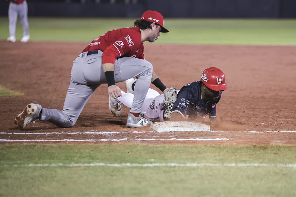 Águilas pierde terreno ante Charros