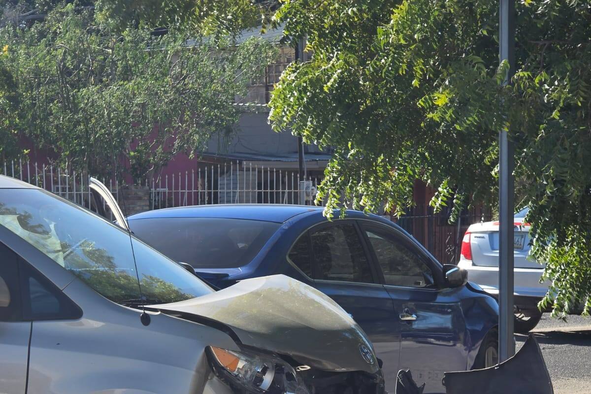 Carambola de vehículos en transitada vialidad