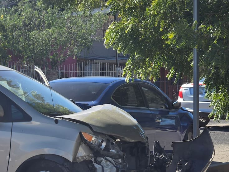 Carambola de vehículos en transitada vialidad