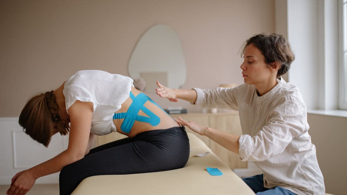 La terapia física puede evitar cirugías innecesarias en problemas ortopédicos comunes, al mejorar movilidad y dolor con tratamientos no invasivos