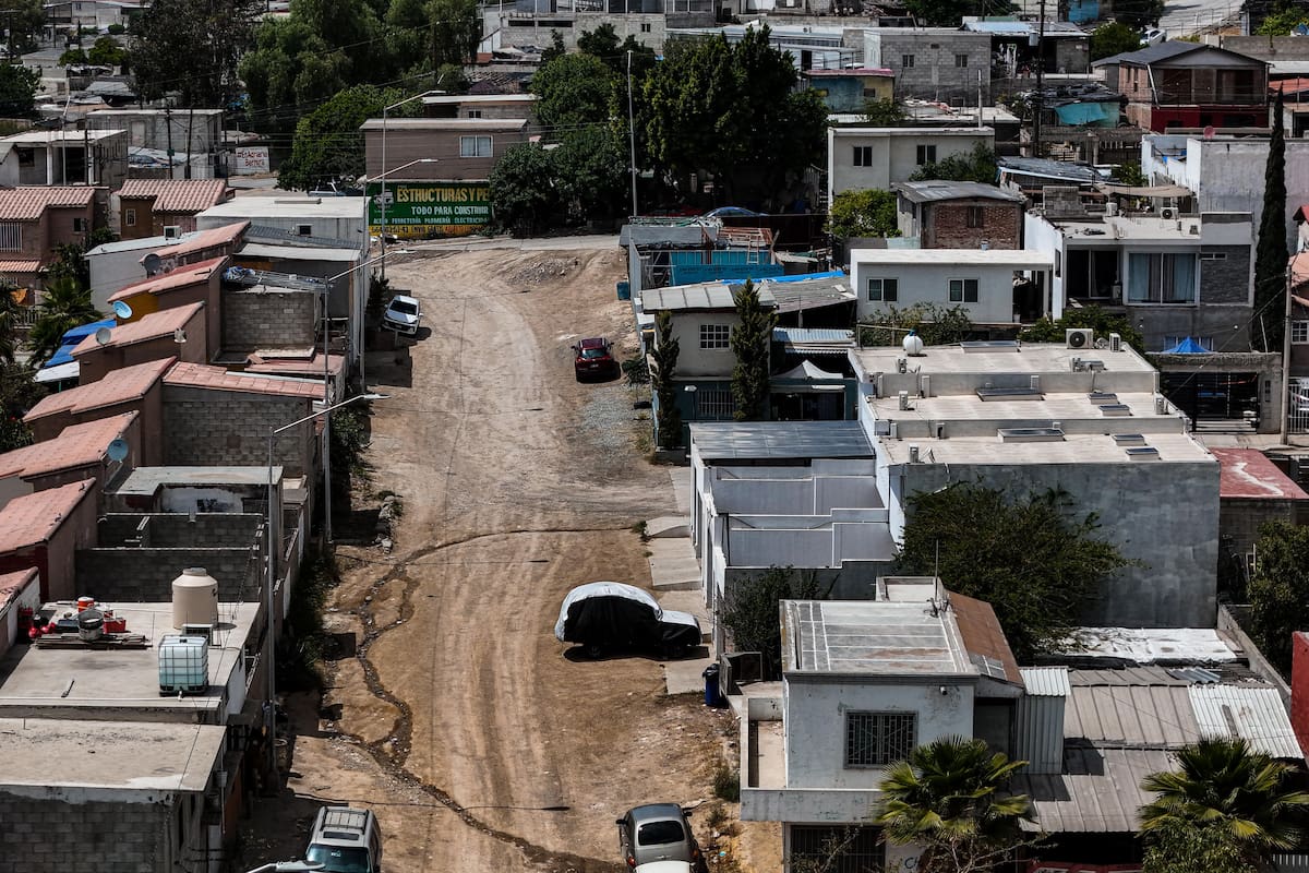Vecinos denuncian abandono de calle “La Morita” en Tijuana