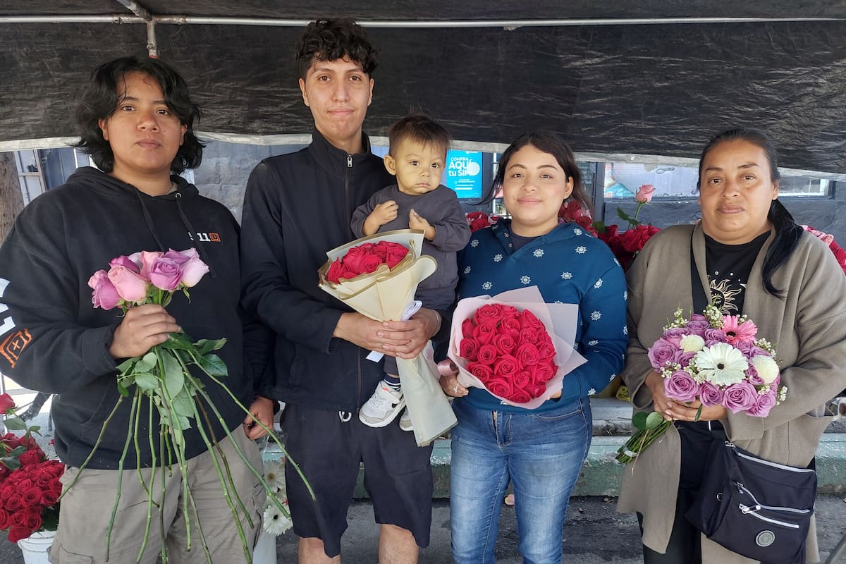 Venden flores para salvar la vida del pequeño Eren este 14 de febrero