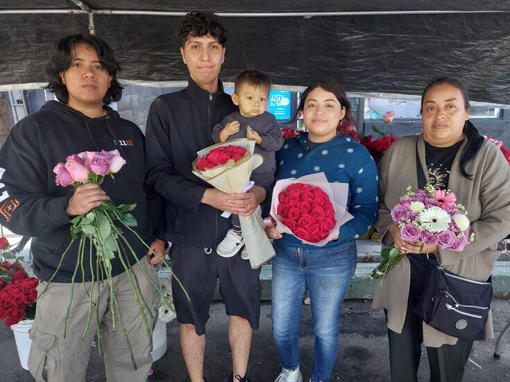 Familia vende flores este 14 de febrero para salvar la vida del pequeño Eren