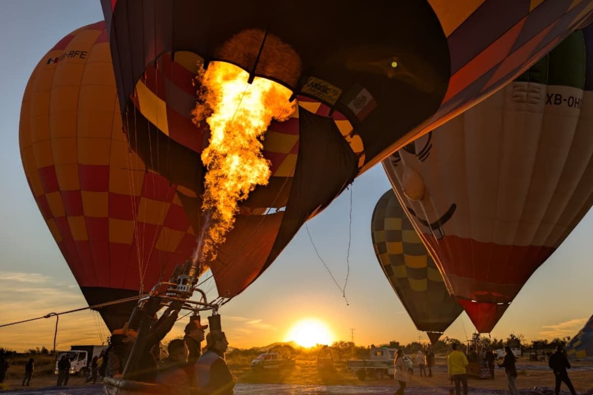 Accidente de globo aerostático en Teotihuacán deja dos turistas británicos con quemaduras por descarga eléctrica, la AFAC inició investigación administrativa y confirmó traslado a hospital privado en CDMX