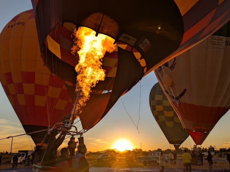 Accidente de globo aerostático en Teotihuacán deja dos turistas británicos con quemaduras por descarga eléctrica, la AFAC inició investigación administrativa y confirmó traslado a hospital privado en CDMX