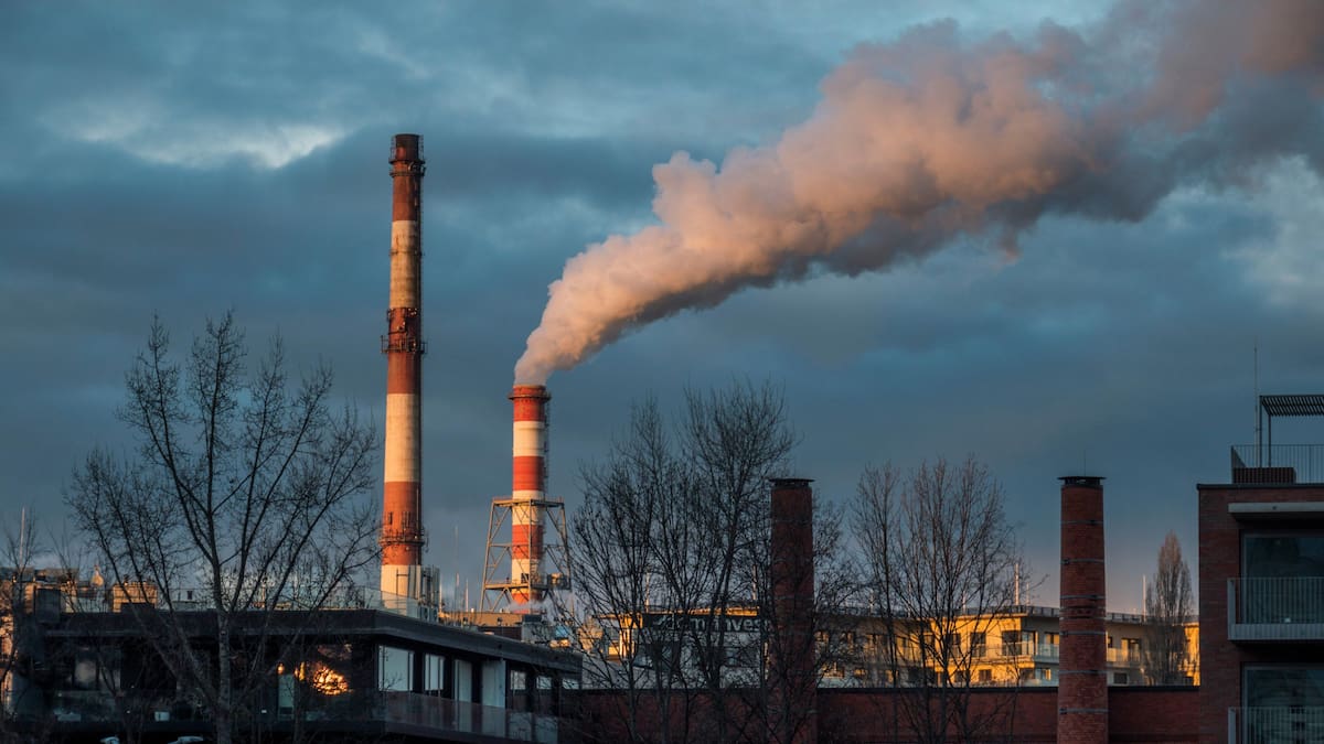 La investigación, realizada en Suecia, también indica que la contaminación puede acelerar el avance de la enfermedad y aumentar el riesgo de muerte tras el diagnóstico, incluso en países con niveles bajos de contaminación|Foto: Canva