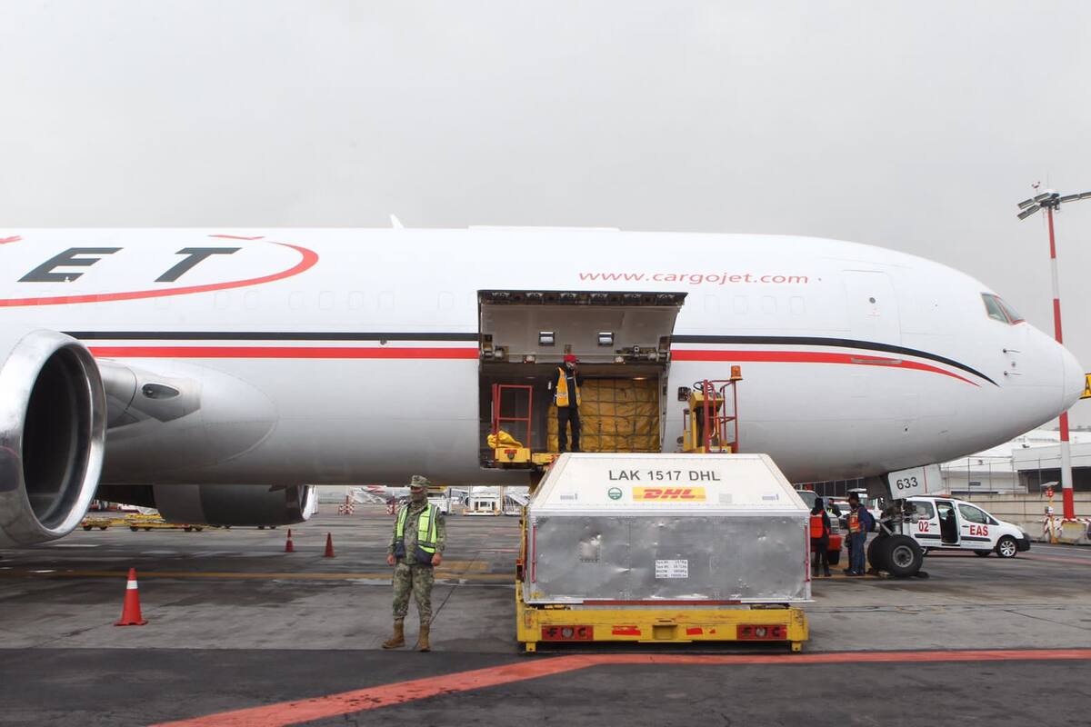 Covid-19: México recibe 585 mil dosis de Pfizer