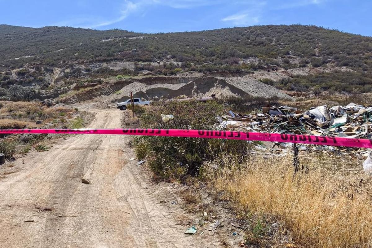 Investigan hallazgo de menor encontrado dentro de una maleta en Tecate