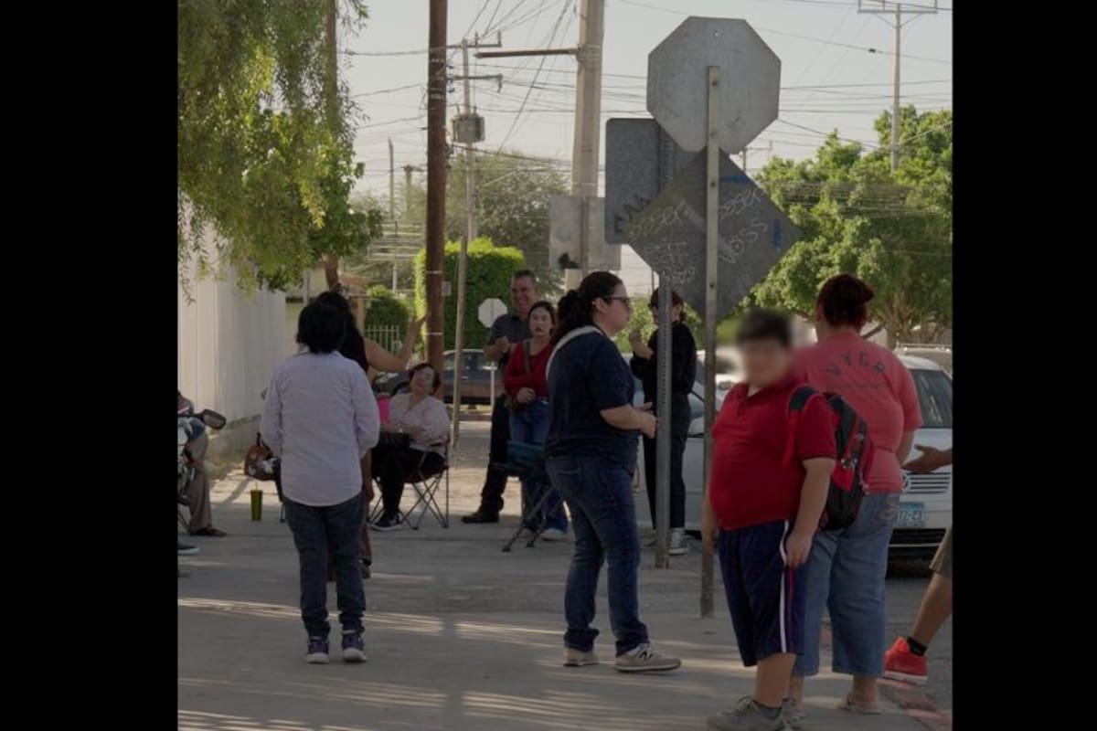 Padres de familia toman primaria “Jesús García”; exigen destitución de la directora