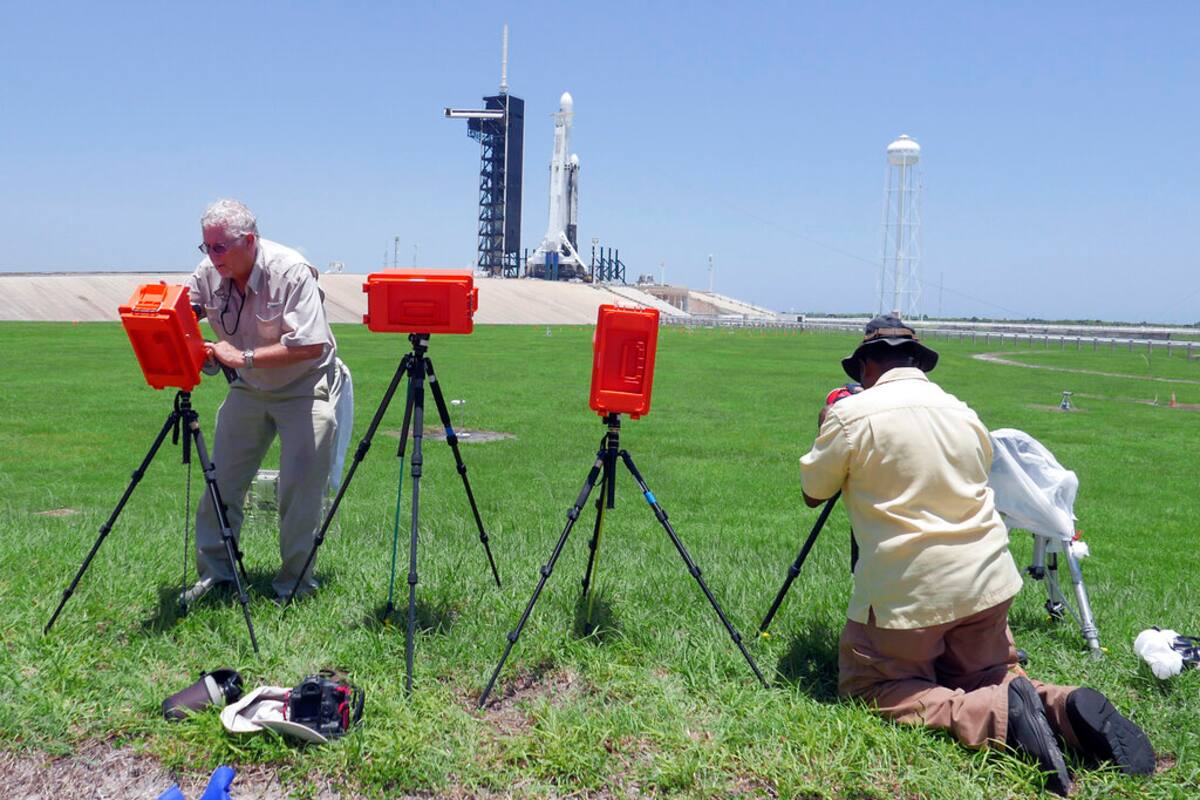 SpaceX lanza cohete Falcon Heavy con 24 satélites a bordo