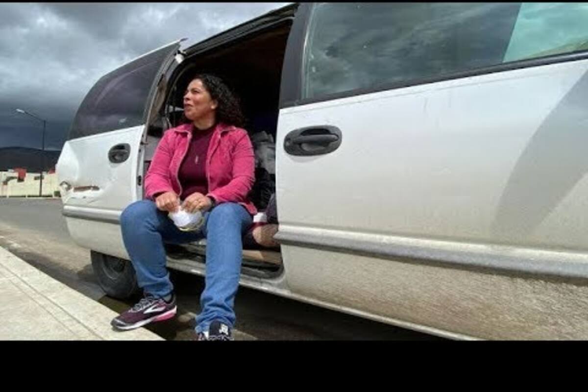 Se muda a su camioneta para evitar contagiar a su familia