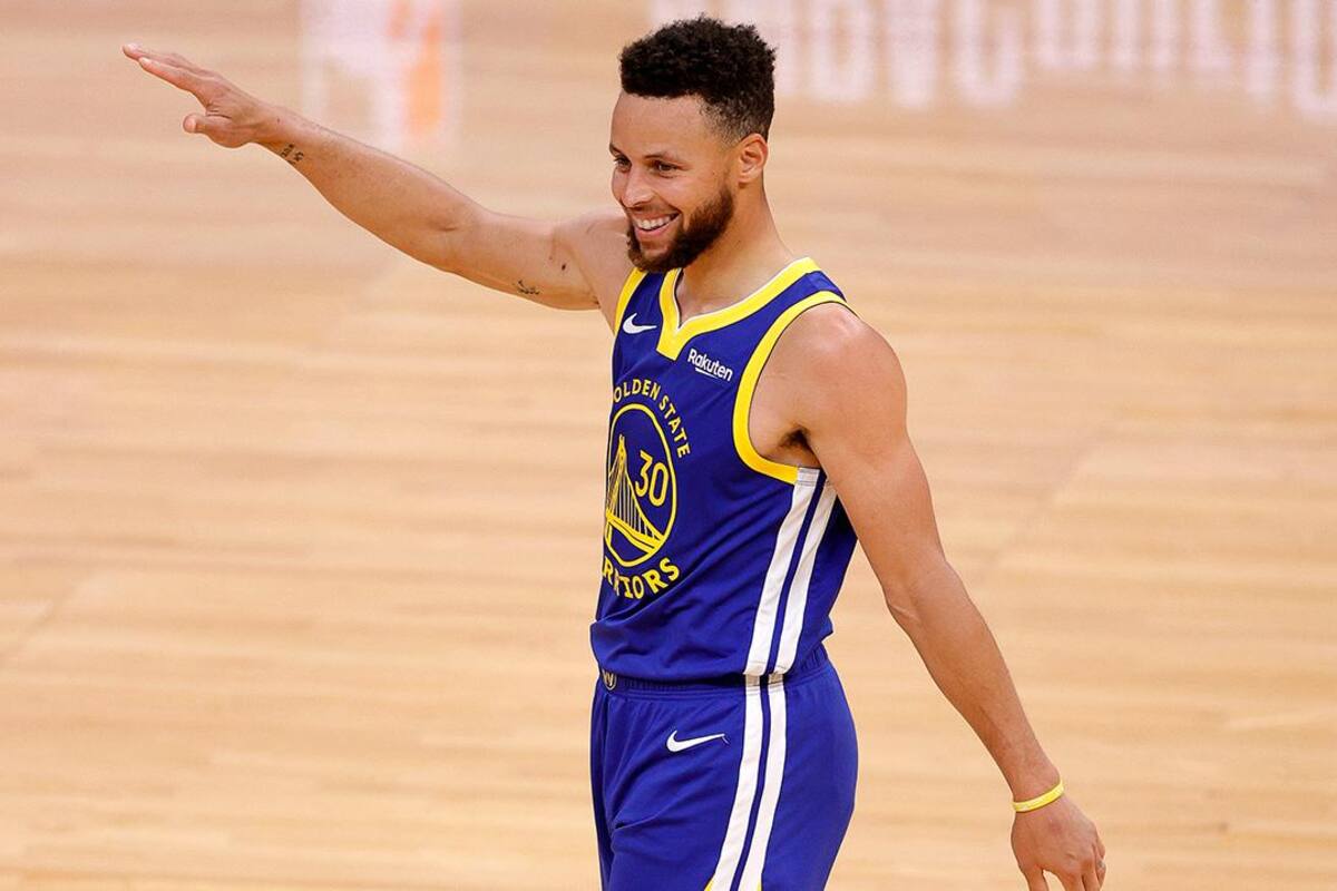 ¡Curry histórico! El guardia encesta 10 triples y 53 puntos para superar a Chamberlain