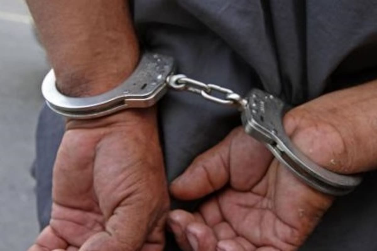 Aprehenden a policía por presunta pederastia