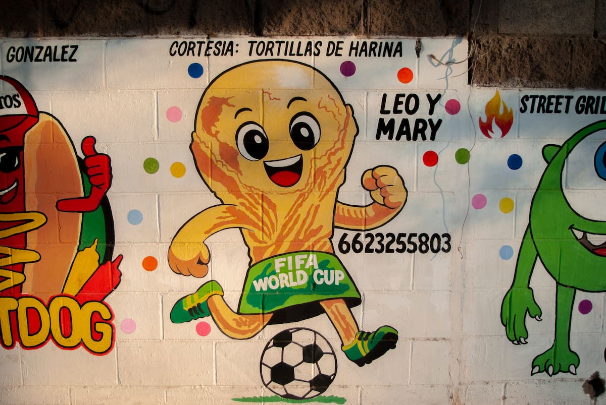 “Laki” es un personaje inédito inspirado en la Copa del Mundo, creado por el hijo de Don Ticho. El nombre de “Laki” proviene de la malaquita que tiene en la base el trofeo original. (Foto: Patrizio Caro)