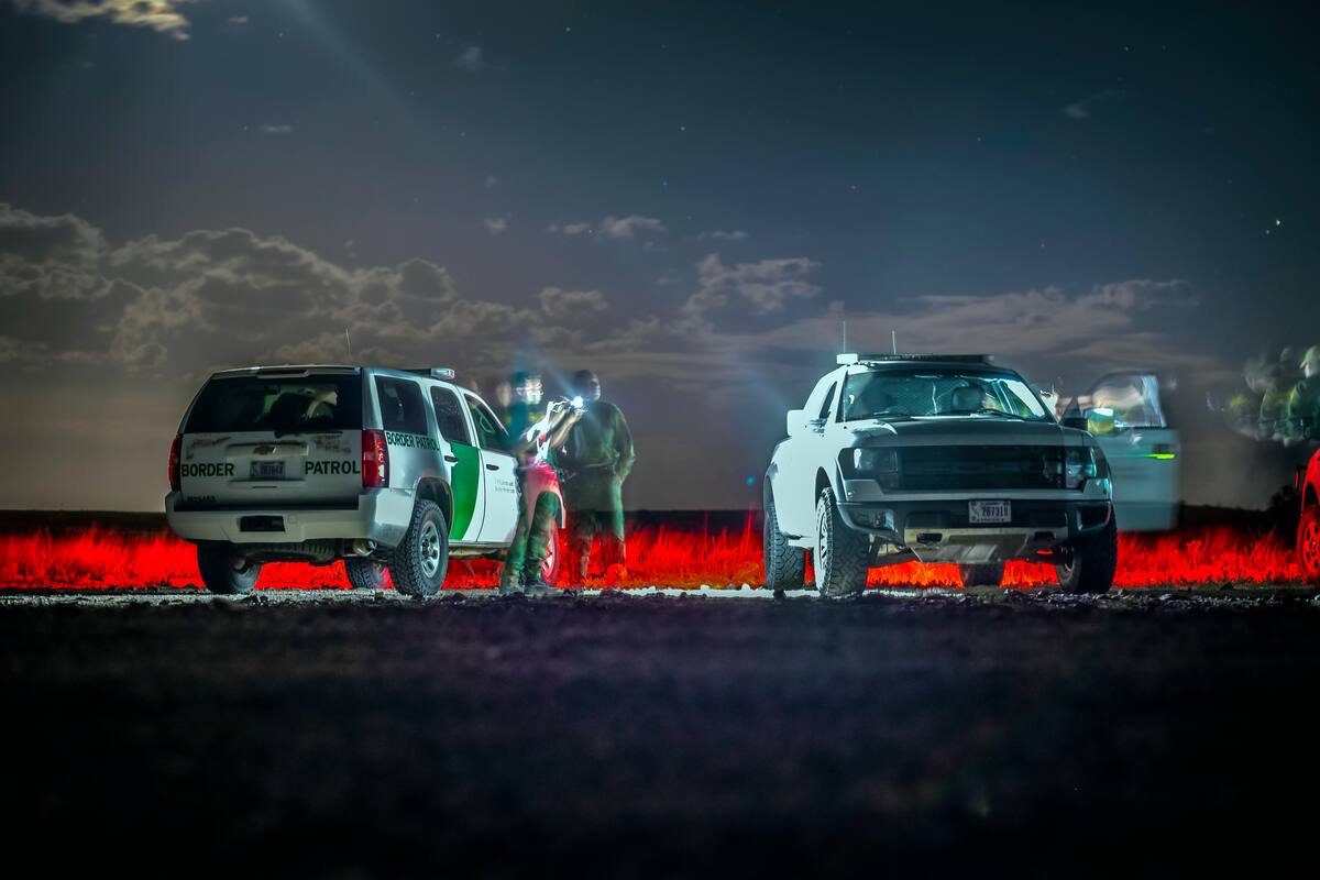 Muere agente migratorio en choque de frente en Arizona