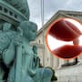 Un tribunal conservador prohibió el envío por correo de la píldora abortiva más usada en EE.UU. y la Corte Suprema lo frenó temporalmente hasta el 11 de mayo, cuando tendrá que decidir si millones de mujeres pueden seguir recibiéndola sin ir al médico