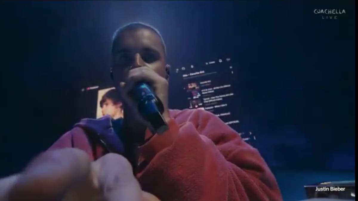 Justin Bieber hace historia en Coachella con un karaoke de sus éxitos y sus videos más divertidos mostrados desde Youtube