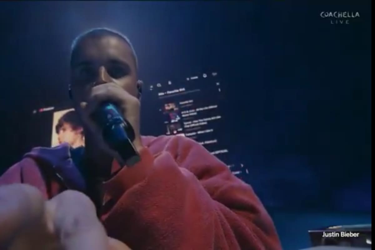 Justin Bieber hace historia en Coachella con un karaoke de sus éxitos y sus videos más divertidos mostrados desde Youtube