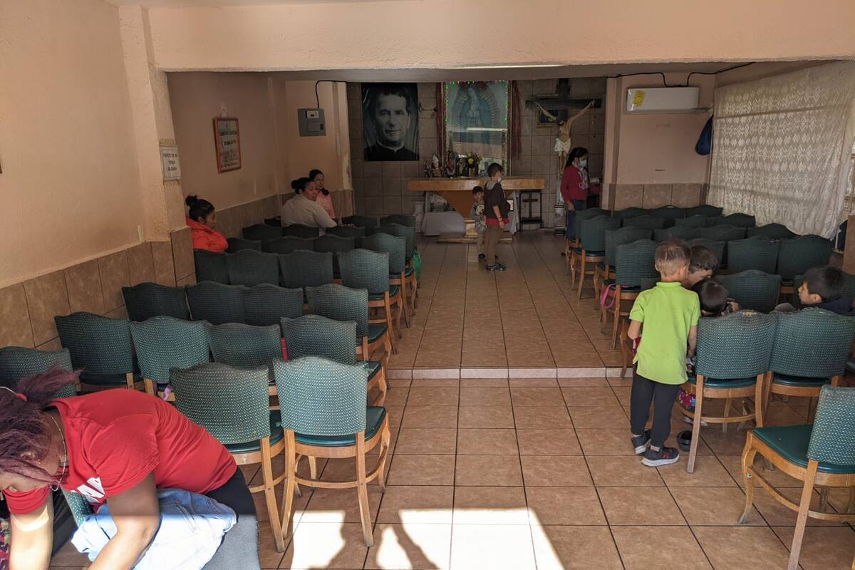 Están en Nogales 400 migrantes; buscan asilo en EU