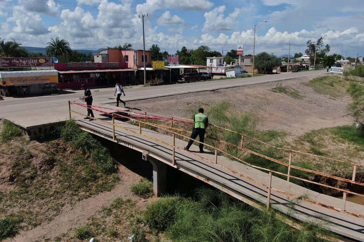 Clausuran puente peatonal en ejido La Atravezada