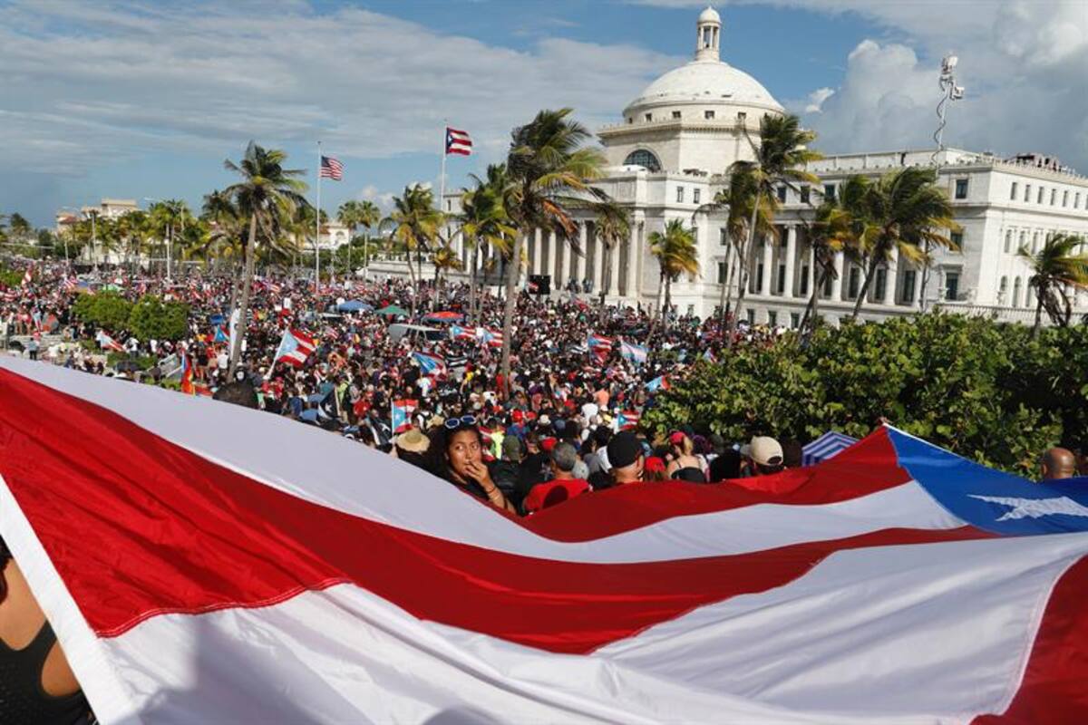 Encabezan artistas marchas en Puerto Rico
