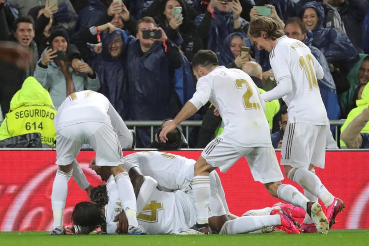 El Clásico hace líder al Real, huelga ante ultras, El Liverpool cae en Premier