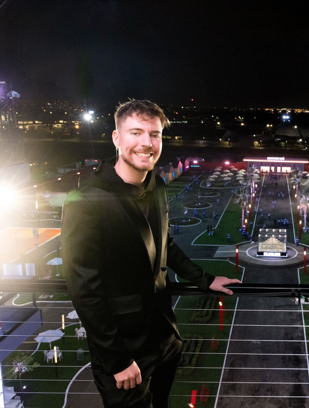 La lujosa ciudad que construyó MrBeast para su reality show. | Crédito: X @MrBeast