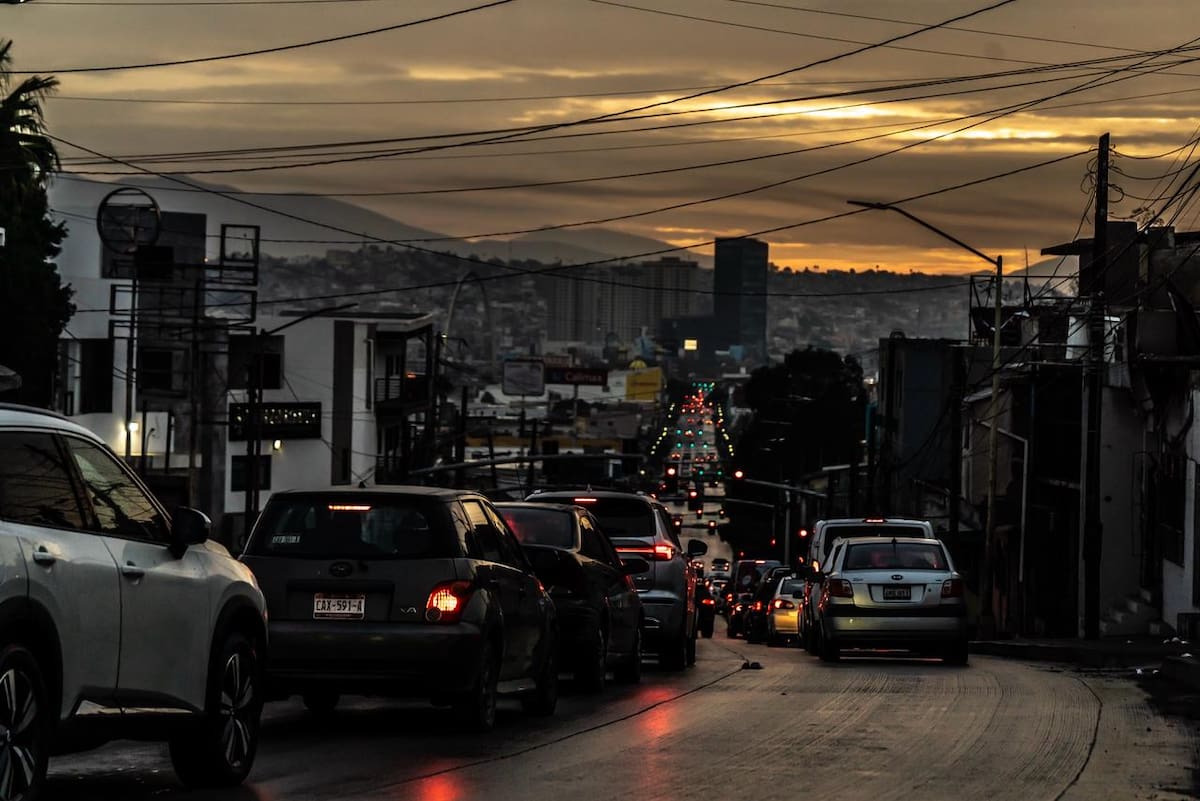 Se esperan temperaturas entre 22 °C y 17 °C durante el fin de semana, con ambiente fresco y lluvias intermitentes. Foto: Border Zoom