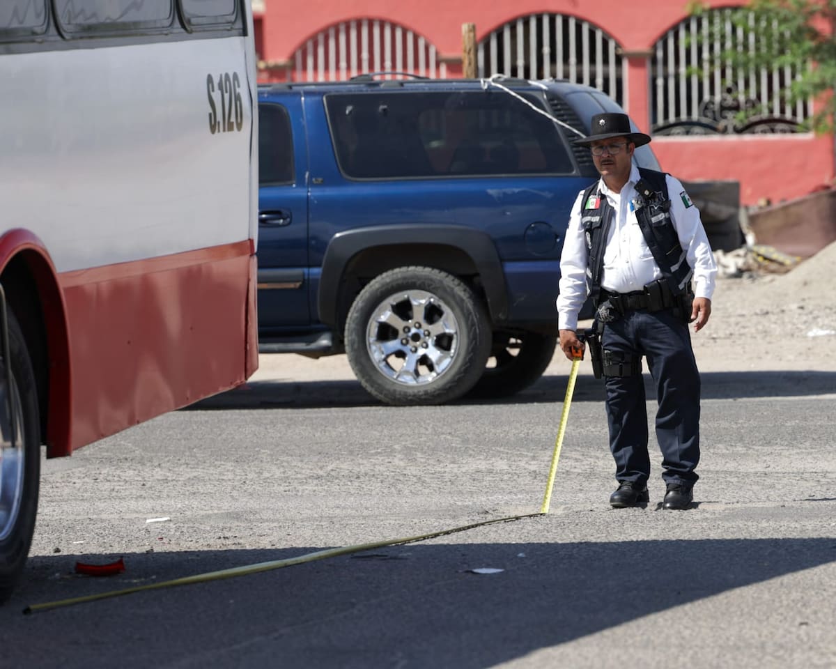 Agentes de la policía municipal quedaron a cargo de las averiguaciones correspondientes para deslindar responsabilidades.
l Foto: Javier Gallegos