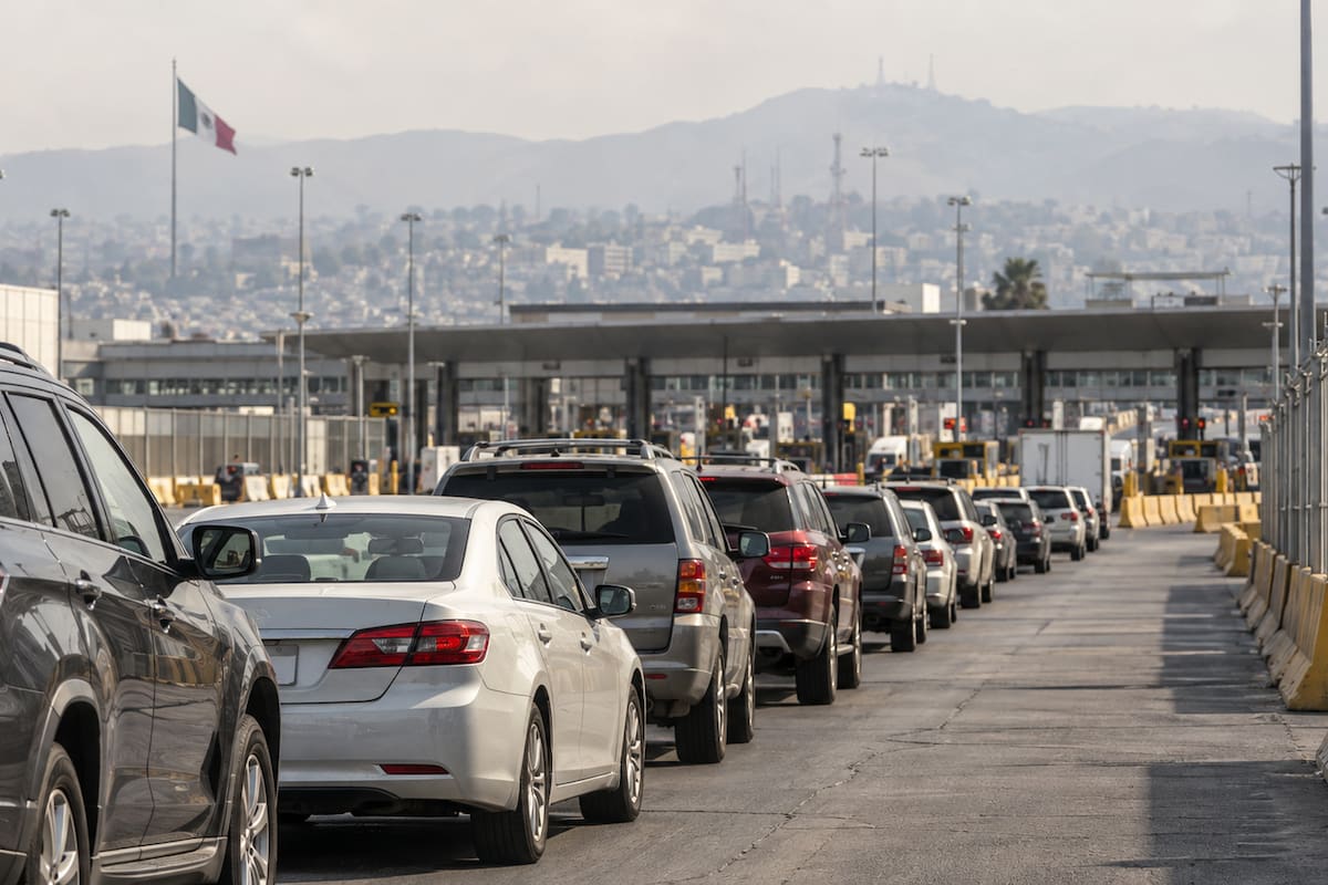 El Gobierno de Claudia Sheinbaum analiza limitar la importación de autos usados de EEUU por emisiones contaminantes