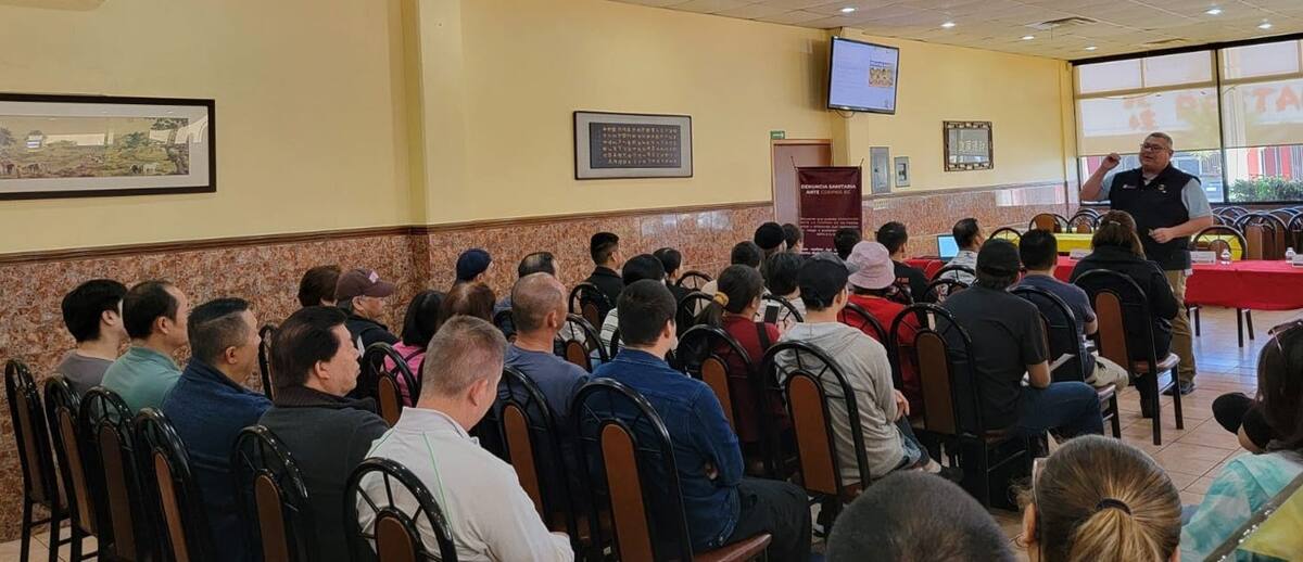 El curso fue impartido de forma simultánea en los idiomas español y cantonés.