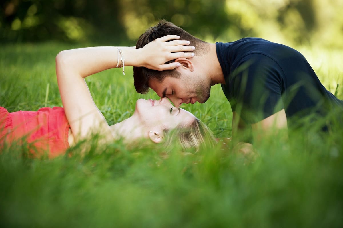 Por qué se nos va el hambre al estar enamorados, según la ciencia