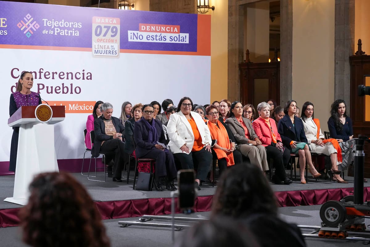 Cuauhtémoc, Ciudad de México. 25 de noviembre 2025. La presidenta constitucional de los Estados Unidos Mexicanos, la Doctora Claudia Sheinbaum Pardo en conferencia de prensa matutina en el salón de la Tesorería de Palacio Nacional.