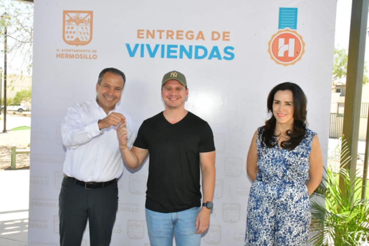 Entrega Astiazarán las primeras 3 casas de Sello H que cuentan con paneles solares