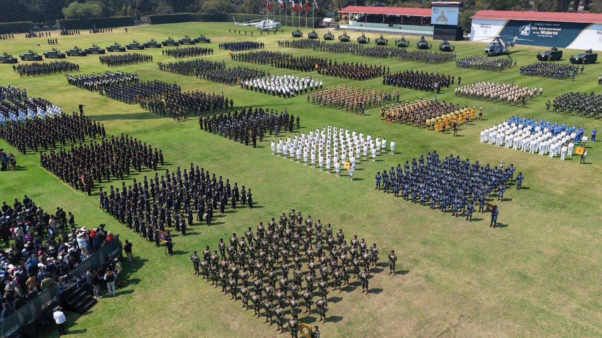 El acto protocolario reunió a integrantes de las Fuerzas Armadas y representantes de los tres poderes de la Unión con motivo del Día Internacional de la Mujer. /Presidencia