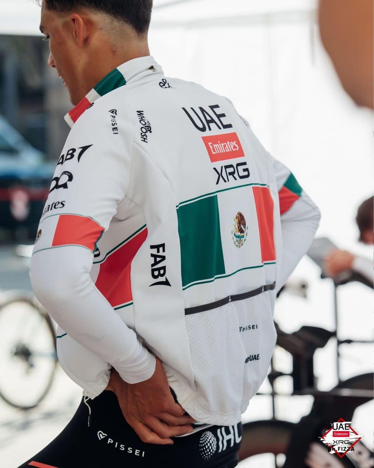 El ciclista bajacaliforniano Isaac del Toro llegará como líder de la clasificación general a la etapa 3 de la Tirreno-Adriático 2026 tras finalizar segundo en la etapa 2 entre Camaiore y San Gimignano. Foto: Cortesía